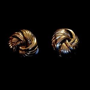 VINTAGE GOLD TONE EARRINGS